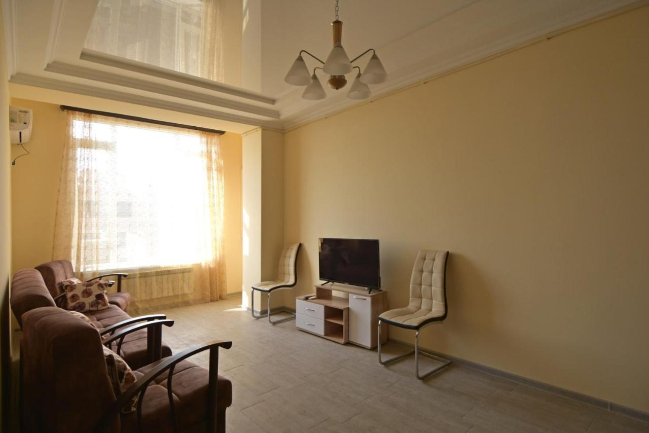 Rent Inn Yerevan On Sakharov Square Экстерьер фото