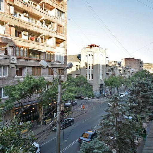 Rent Inn Yerevan On Sakharov Square Экстерьер фото