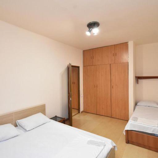 Rent Inn Yerevan On Sakharov Square Экстерьер фото