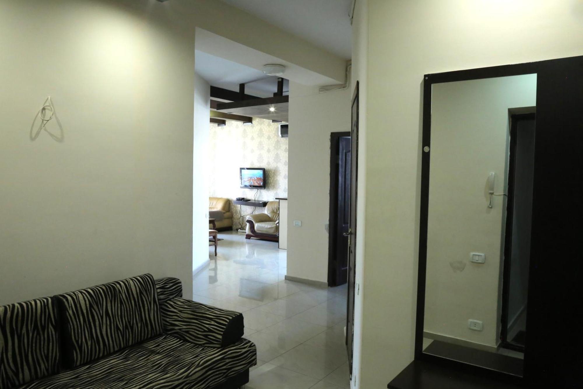 Rent Inn Yerevan On Sakharov Square Экстерьер фото