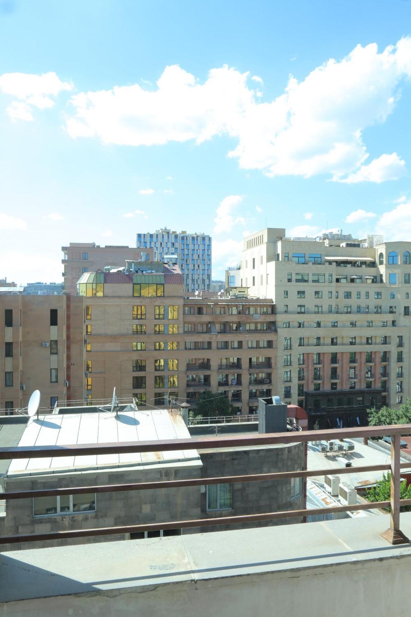 Rent Inn Yerevan On Sakharov Square Экстерьер фото