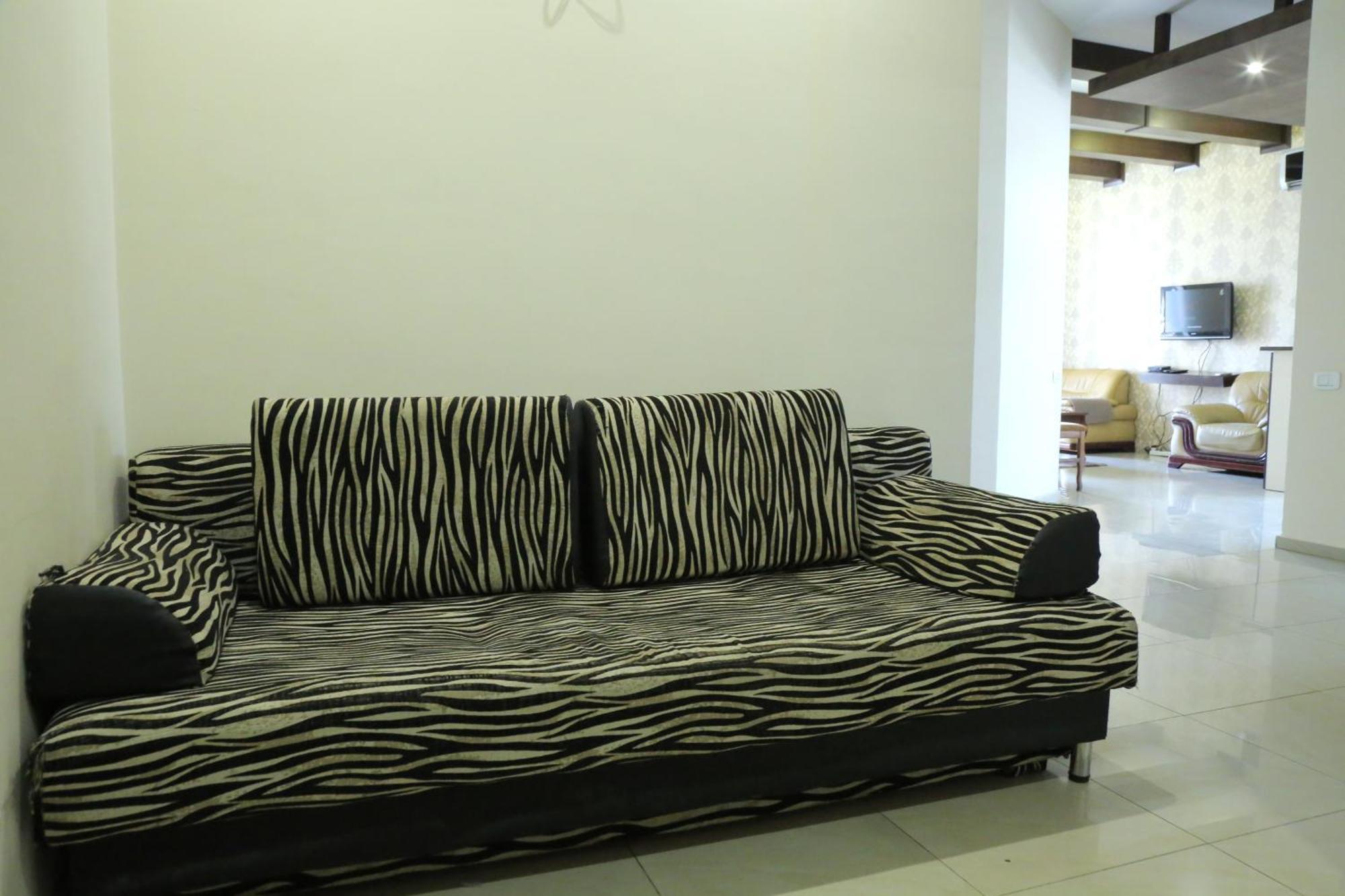 Rent Inn Yerevan On Sakharov Square Экстерьер фото