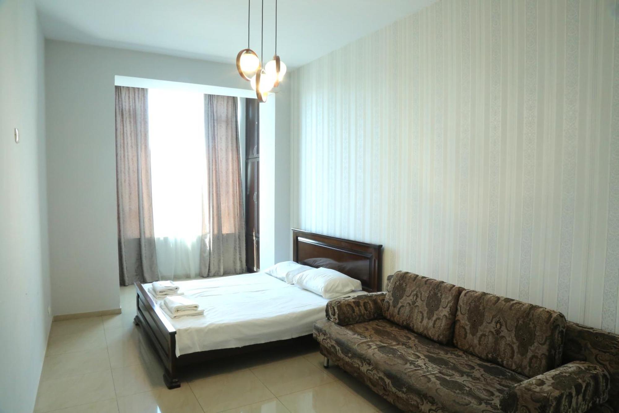 Rent Inn Yerevan On Sakharov Square Экстерьер фото