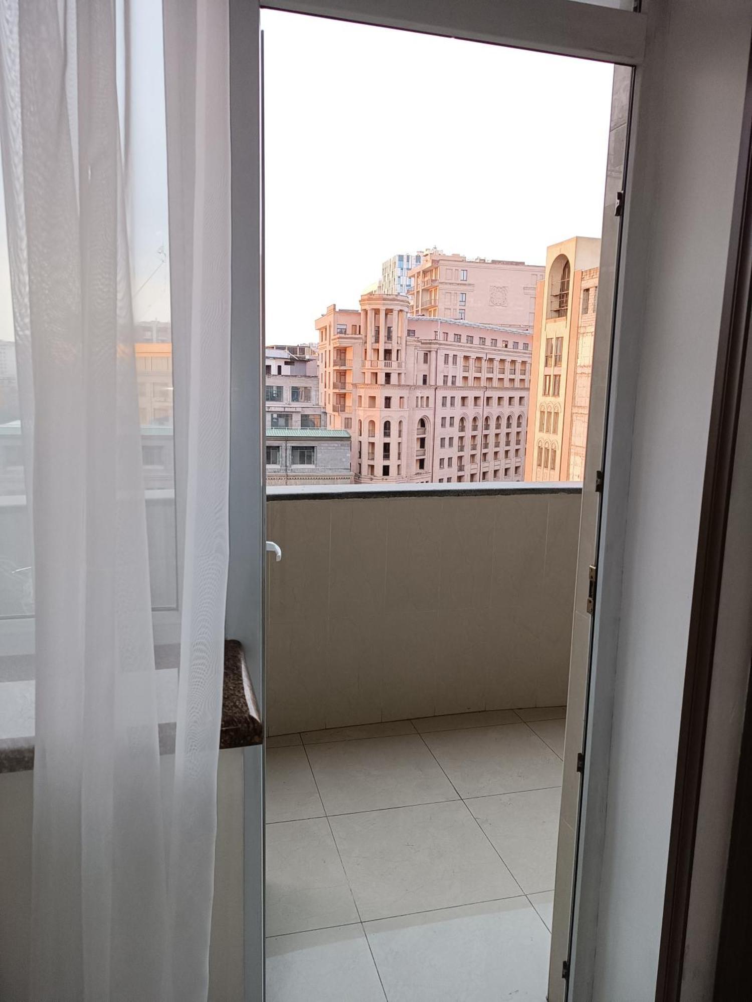 Rent Inn Yerevan On Sakharov Square Экстерьер фото