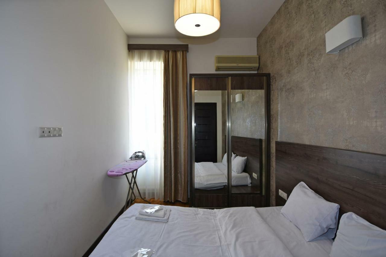 Rent Inn Yerevan On Sakharov Square Экстерьер фото