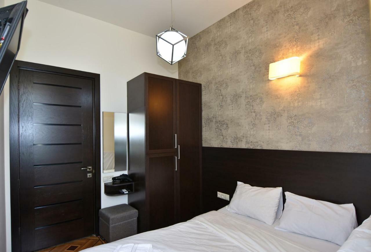 Rent Inn Yerevan On Sakharov Square Экстерьер фото