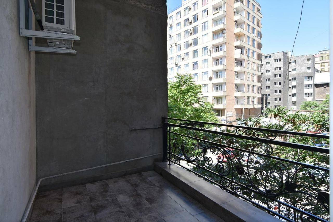 Rent Inn Yerevan On Sakharov Square Экстерьер фото