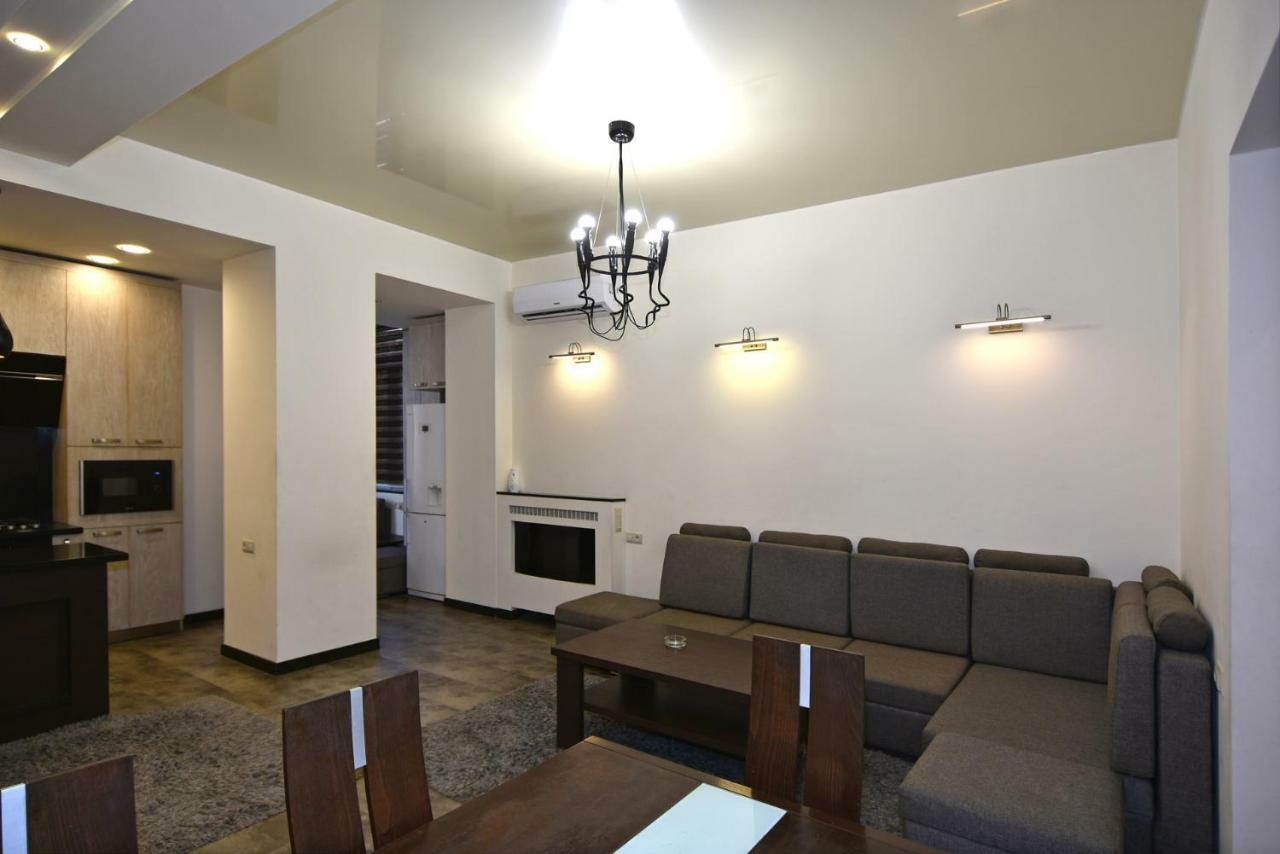 Rent Inn Yerevan On Sakharov Square Экстерьер фото