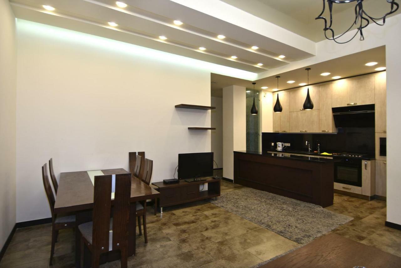 Rent Inn Yerevan On Sakharov Square Экстерьер фото