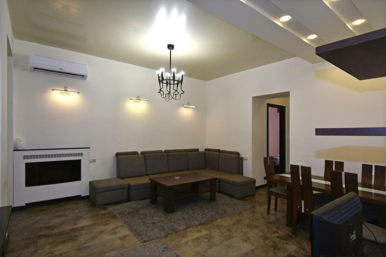 Rent Inn Yerevan On Sakharov Square Экстерьер фото