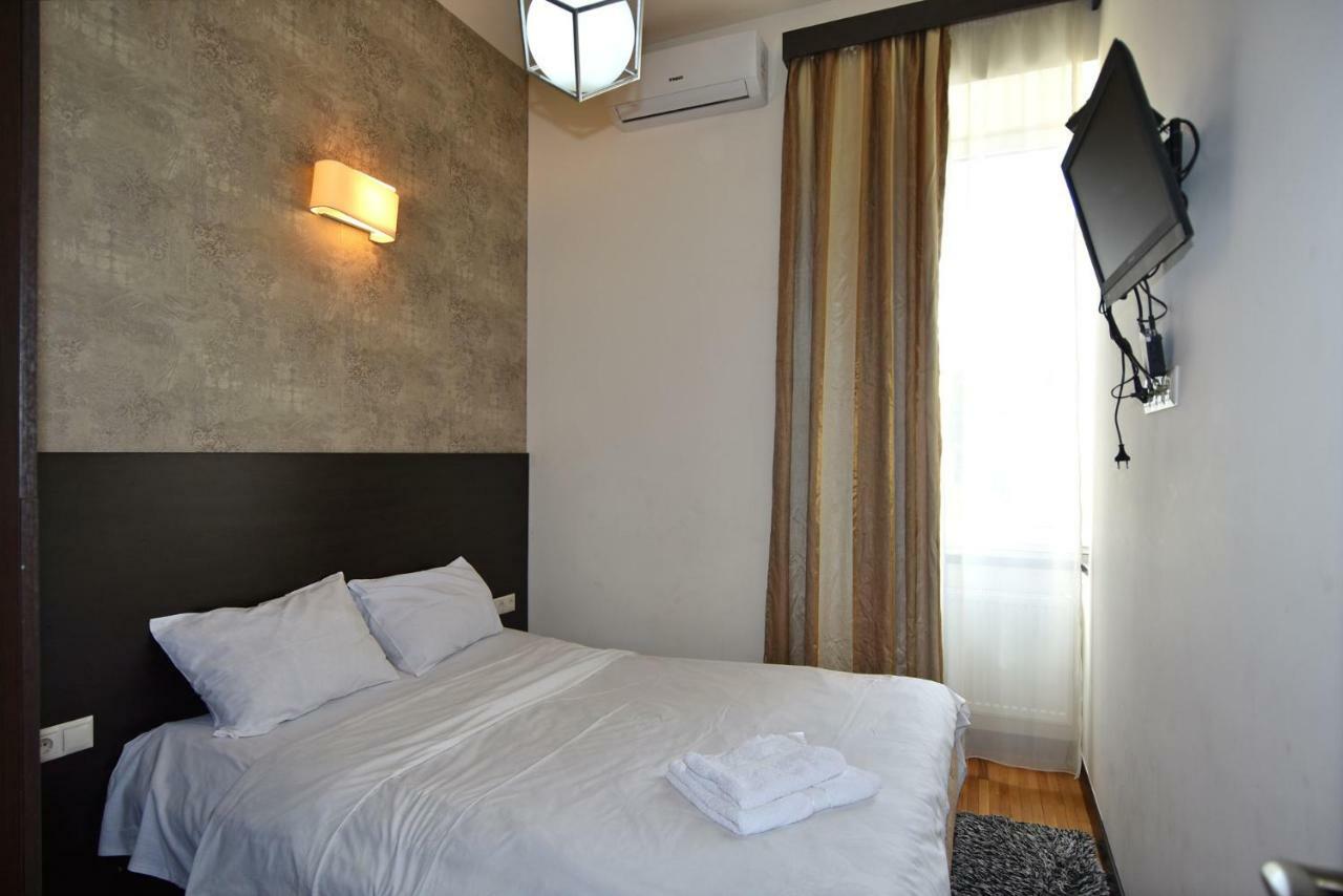 Rent Inn Yerevan On Sakharov Square Экстерьер фото