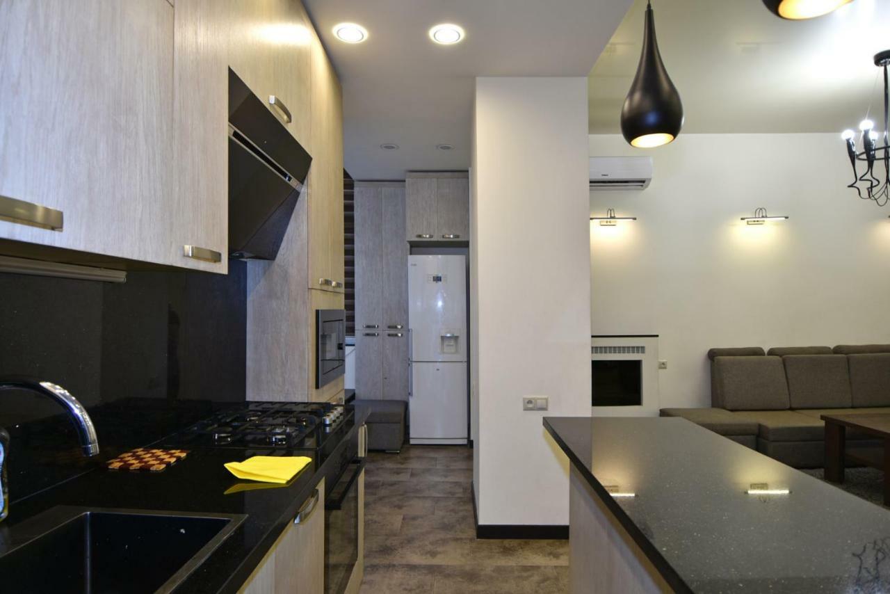Rent Inn Yerevan On Sakharov Square Экстерьер фото