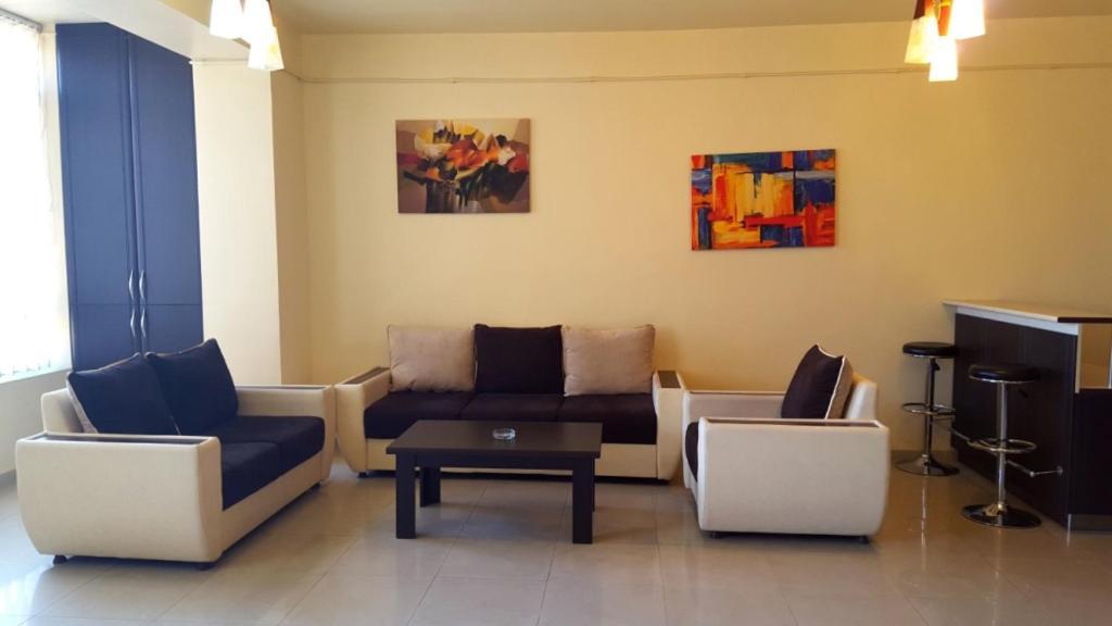 Rent Inn Yerevan On Sakharov Square Экстерьер фото